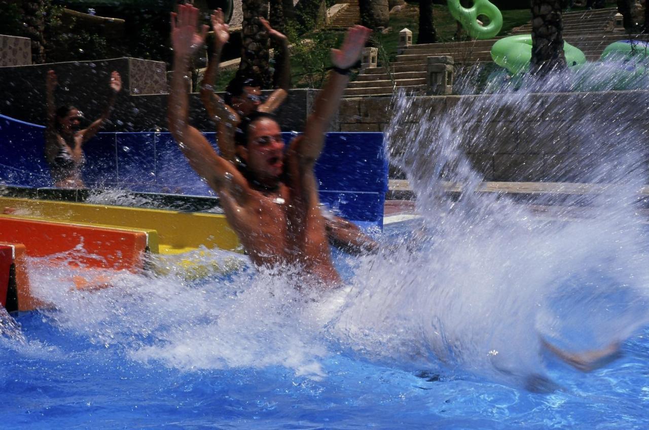 Hotel Sharm Dreams Vacation Club - Aqua Park Exteriér fotografie A water slide at Splash Island