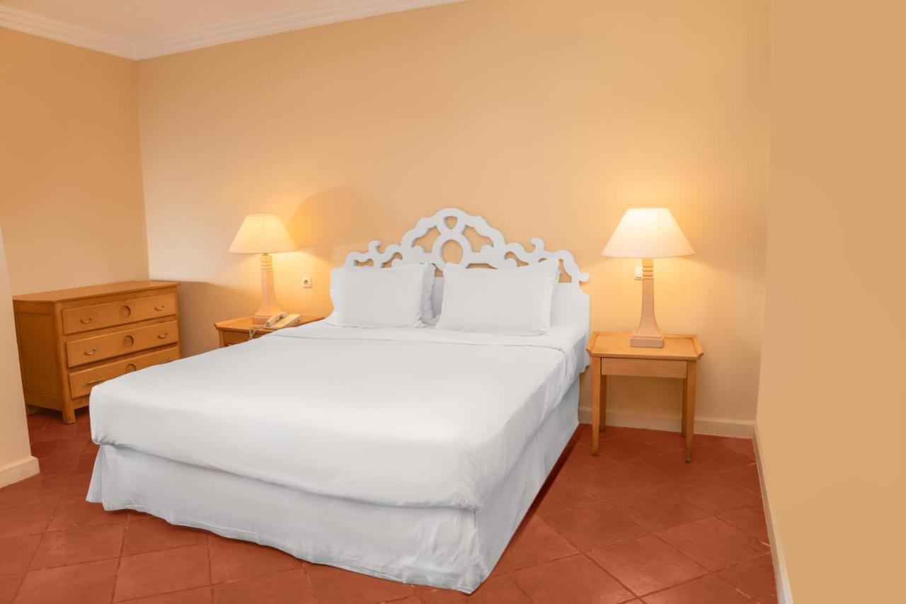 Hotel Sharm Dreams Vacation Club - Aqua Park Exteriér fotografie A bed with a bed skirt