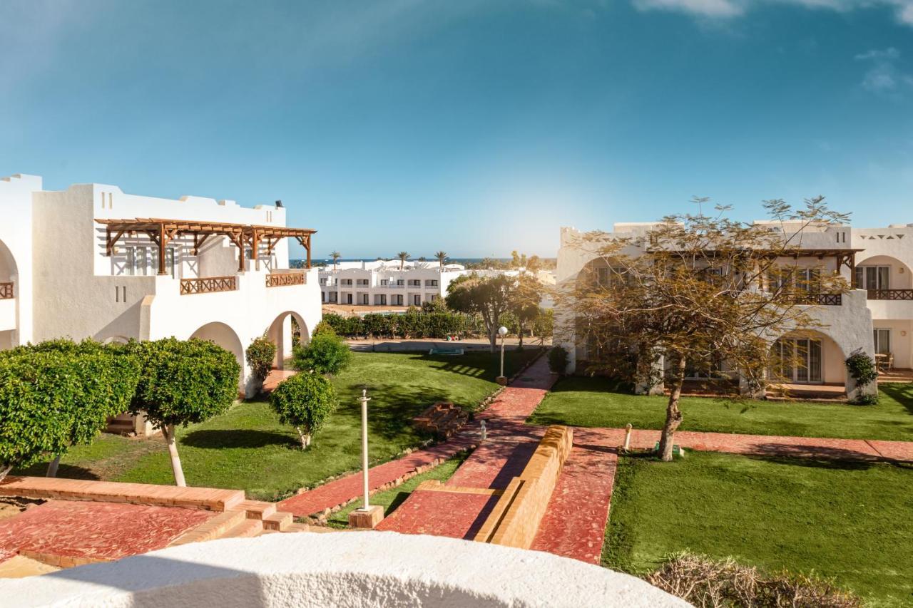 Hotel Sharm Dreams Vacation Club - Aqua Park Exteriér fotografie The campus of the American University of Ras Al Khaimah